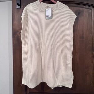 NWT influencer favorite - H&M Tan Sweater Vest